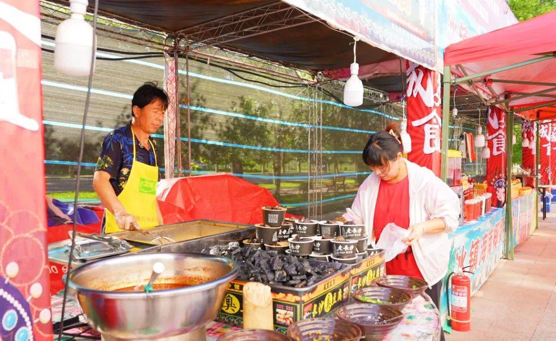 米兰新设美食街吸引众多游客和美食爱好者